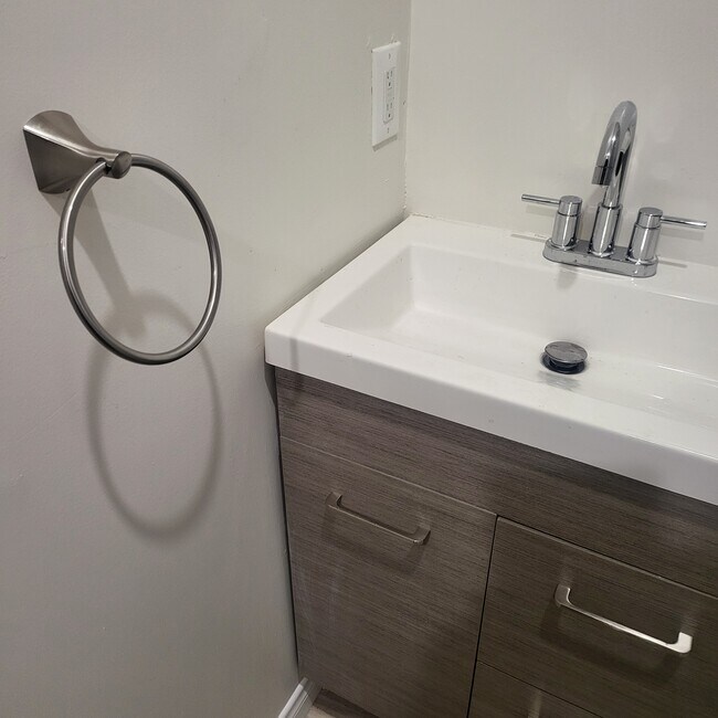 Building Photo - 27221 Hidaway Ave