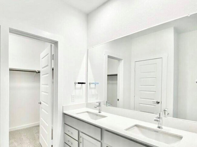Building Photo - 7925 Linnie Ln