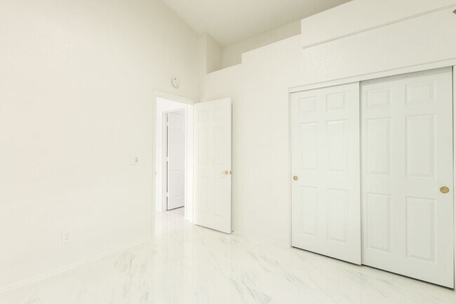 Building Photo - 1225 E Artesian Way