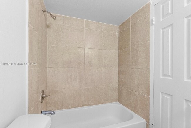 Building Photo - 1530 Crescent Cir