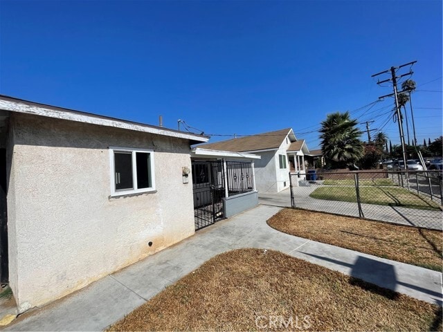 Building Photo - 1077 S Rowan Ave