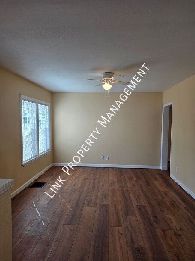 Building Photo - 129 N Moore Rd