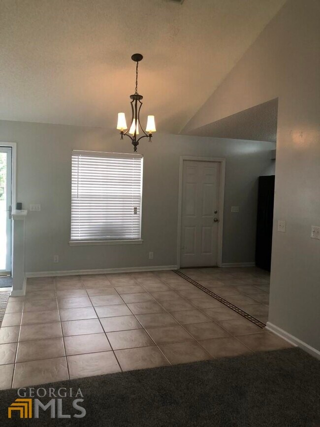 Building Photo - 304 McQueen Cir