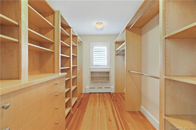 Building Photo - 23 Soundview Dr