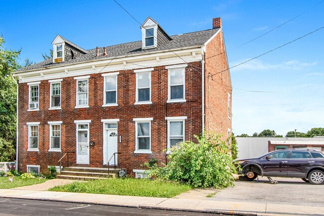 Building Photo - Spacious 3 Bedroom home Located in York, Pa!