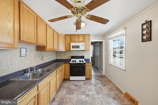 Building Photo - 3413 Yardley Dr