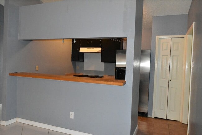 Building Photo - 2014 High Bluff Dr