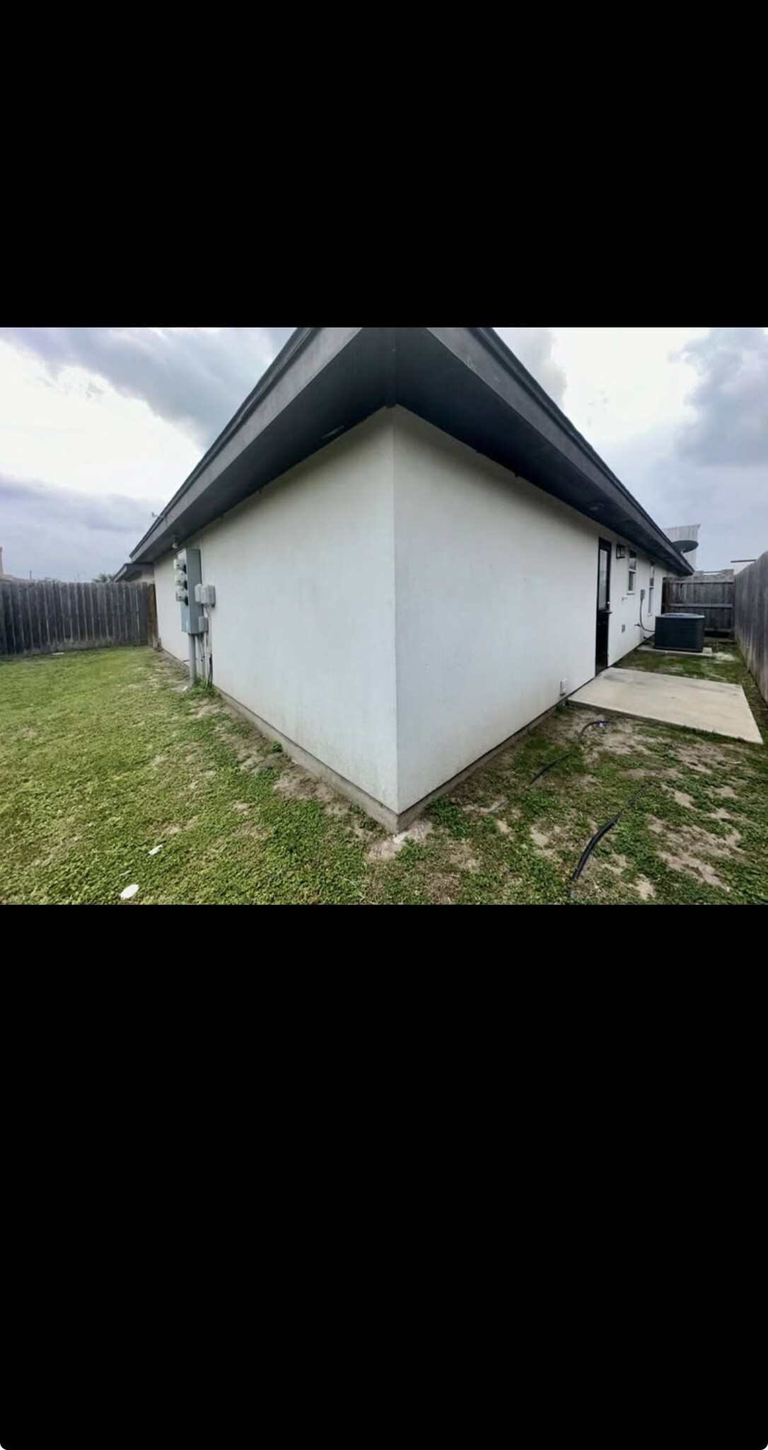 Building Photo - 205 Teak Dr