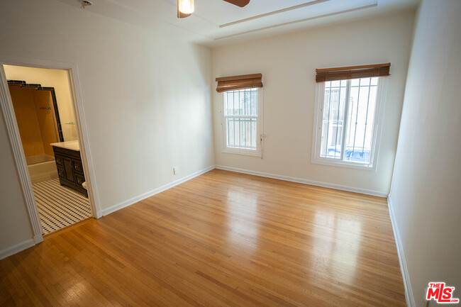 Building Photo - 1210 S La Jolla Ave