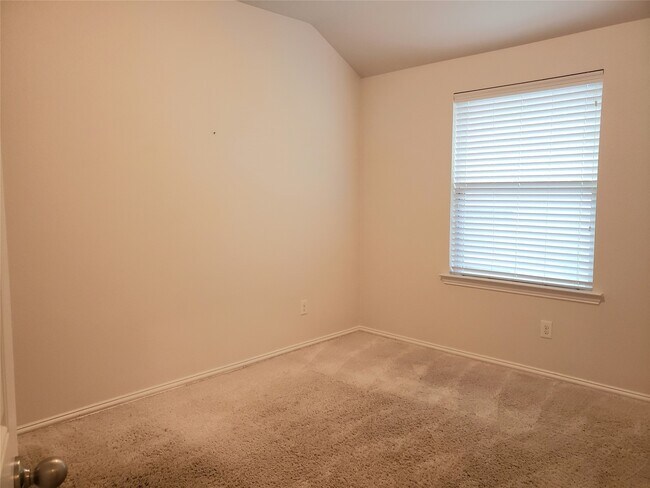 Building Photo - 226 Golden Grain Dr