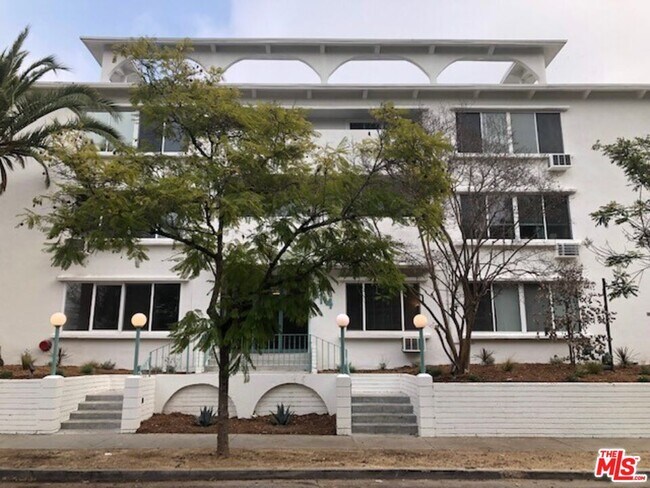 Building Photo - 114 S Gramercy Pl