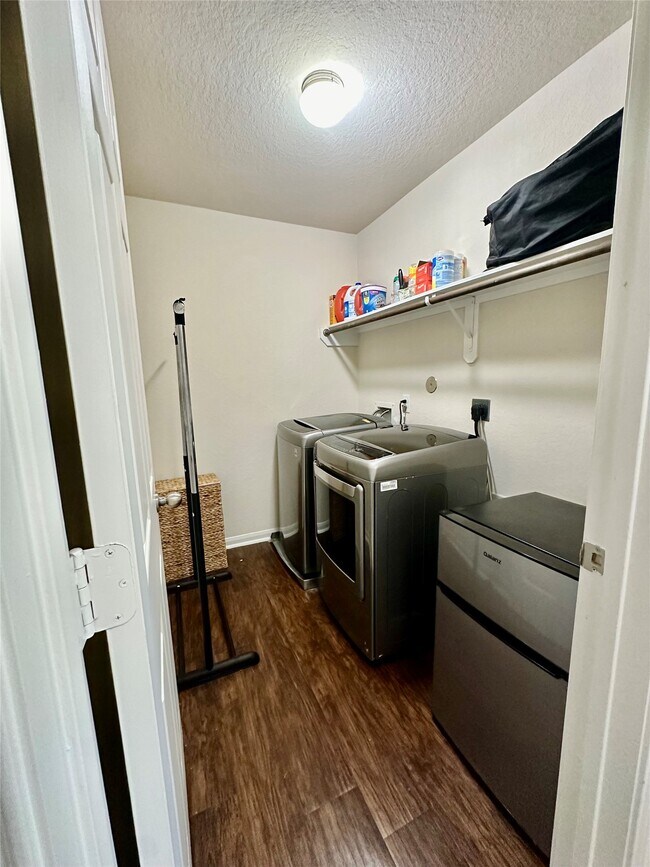 Building Photo - 18622 Each Elm Way