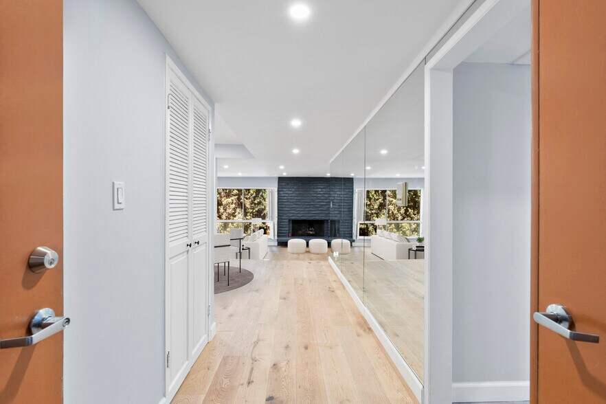 Building Photo - 4807 Woodley Ave