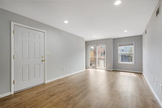 Building Photo - 150 Congress St