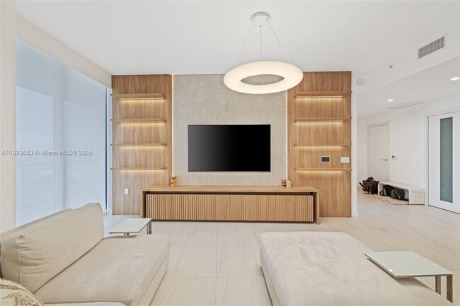 Building Photo - 2200 N Ocean Blvd