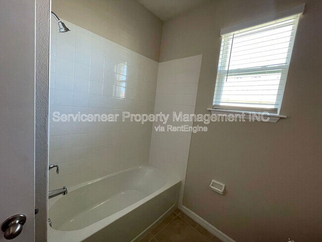 Building Photo - 7844 Stonebrook Cir