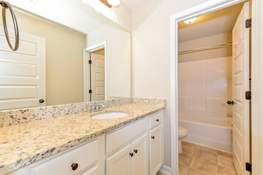 Building Photo - 272 Villa Grande Dr