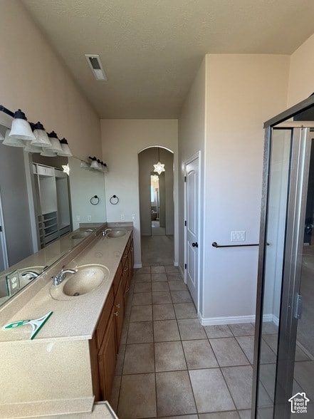 Building Photo - 2596 Hidden Canyon Dr