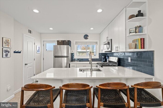 Building Photo - 134 35th St NE