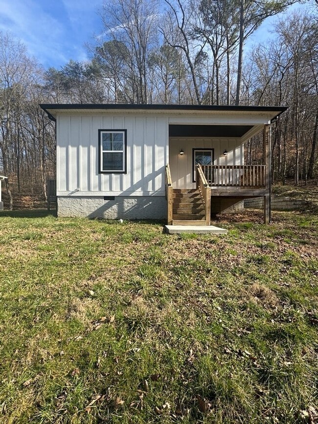 Building Photo - Updated 3BR Home Near Tennessee River | Pet Friendly