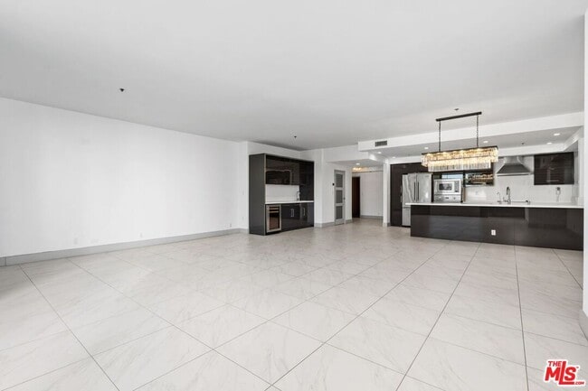 Building Photo - 10660 Wilshire Blvd