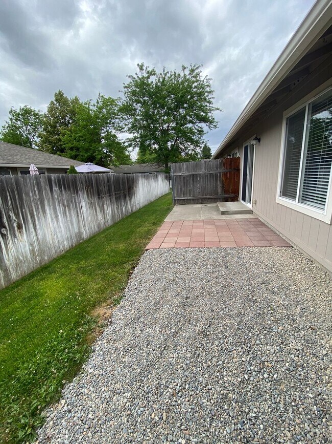 Building Photo - Canfield Court Condo (APP#170)