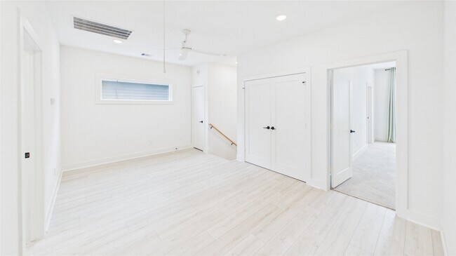Building Photo - 9609 Valeca Dr