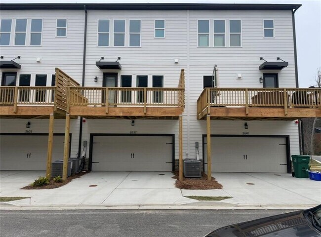 Building Photo - 2637 Camphor Xing