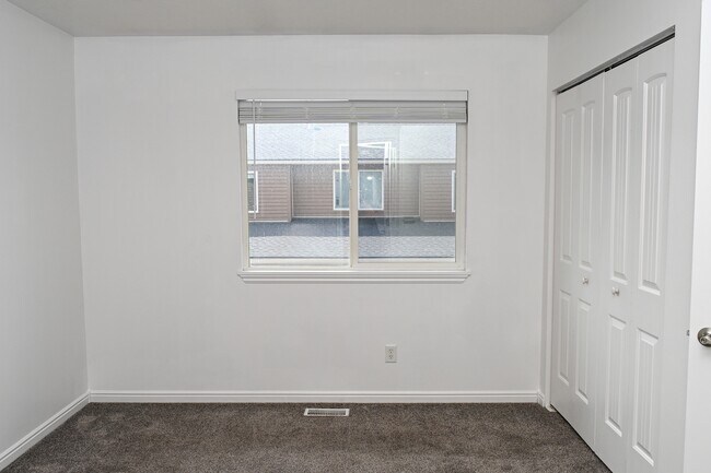 Building Photo - 487 W 1490 N
