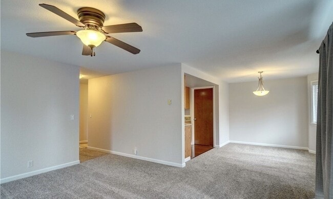 Building Photo - Charming 2 BR 2 Ba Apartment/Condo