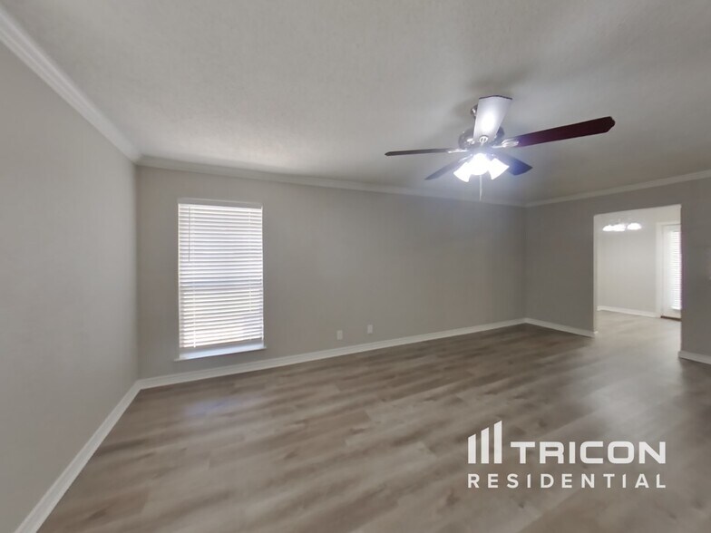 Building Photo - 206 Royal Dr