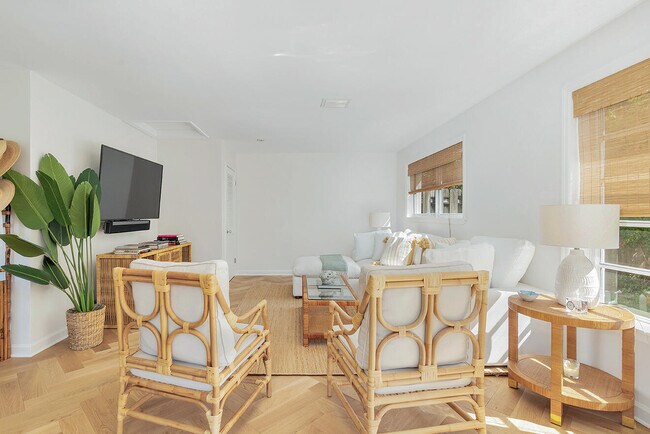 Building Photo - 319 Hunter St