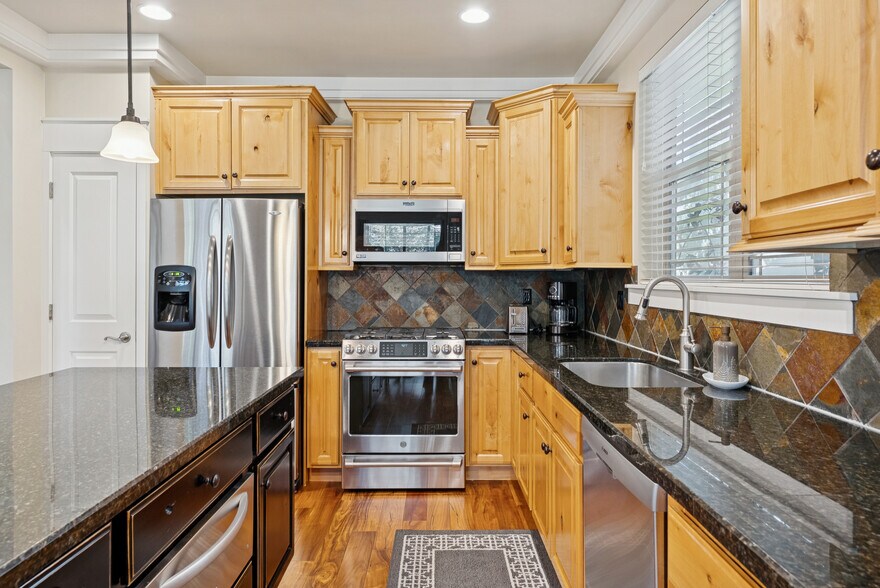 Building Photo - 541 Craftsman Way