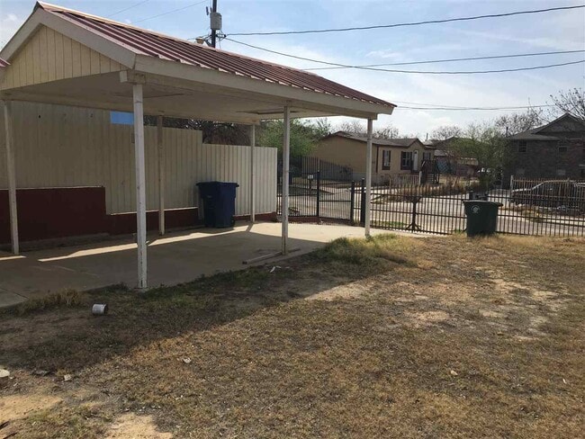 Building Photo - 602 Mier St