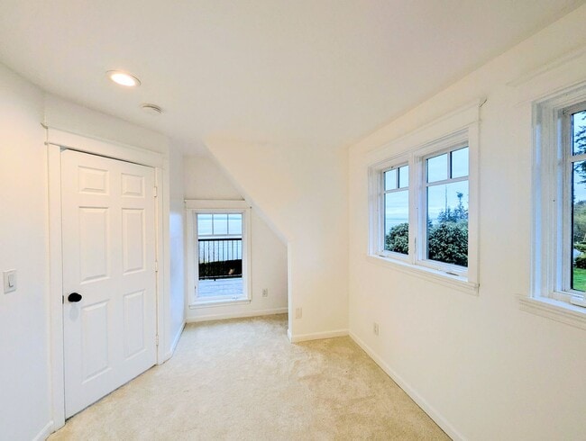 Building Photo - 4Bd/2.75Ba Mukilteo House