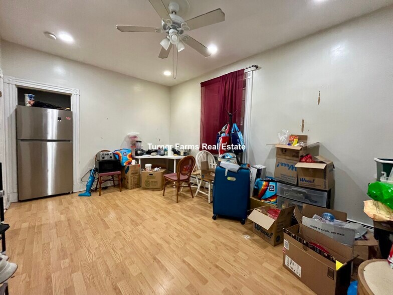 Building Photo - 129 Cedar St