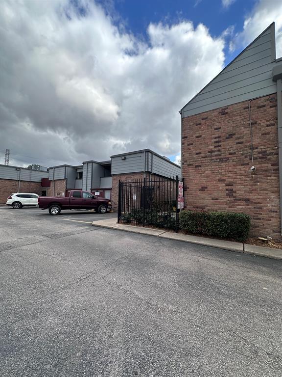 Building Photo - 4450 Sherwood Ln