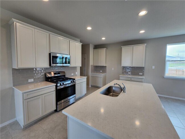 Building Photo - 11400 Milano Dr