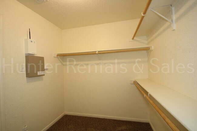Building Photo - Room to Roam!