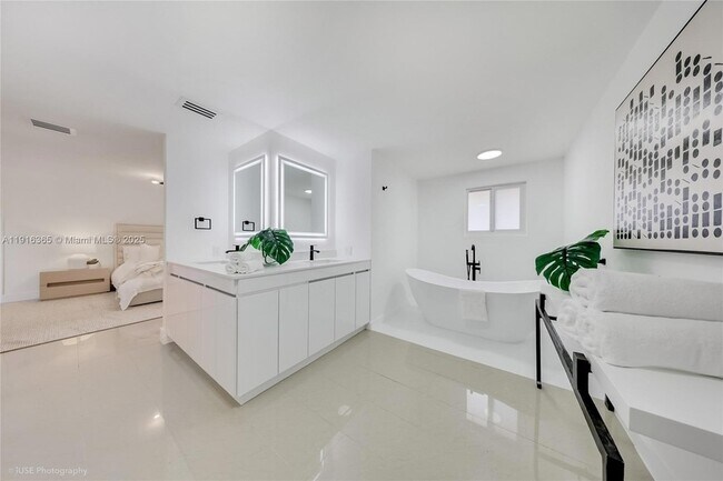 Building Photo - 871 NE 81st St