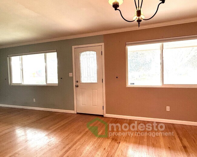 Building Photo - 1723 Silkwood Dr