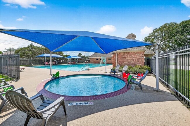 Building Photo - 17162 Summer Hollow Dr