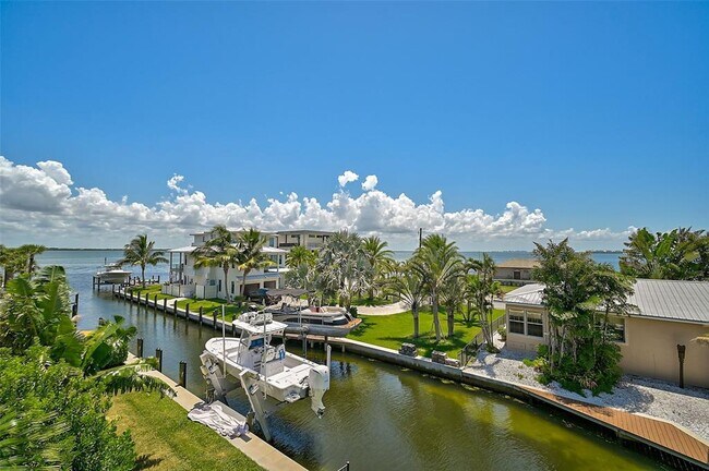 Building Photo - 830 Tarawitt Dr