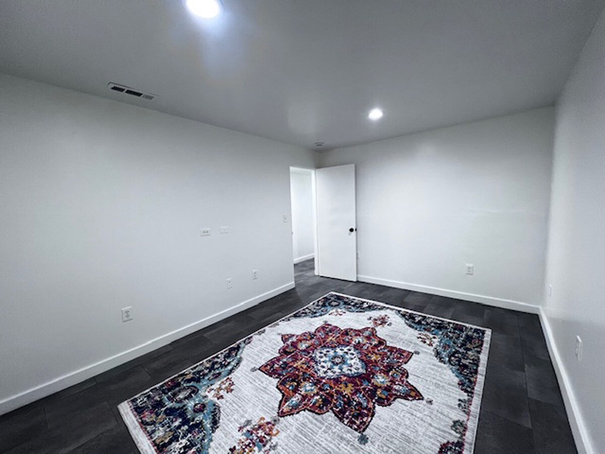 Building Photo - 731 Willow St