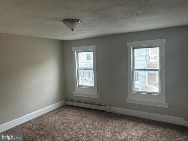 Building Photo - 334 Middlesex St