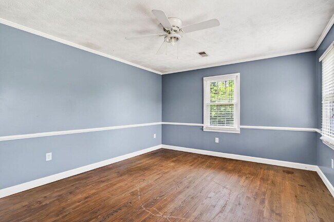 Building Photo - 636 N Wilkinson Dr