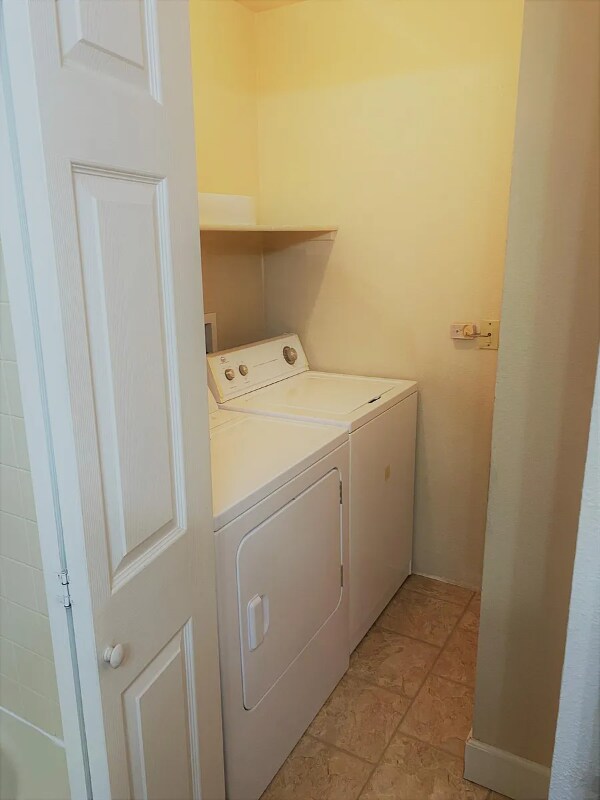 Building Photo - 8225 Fairmount Dr