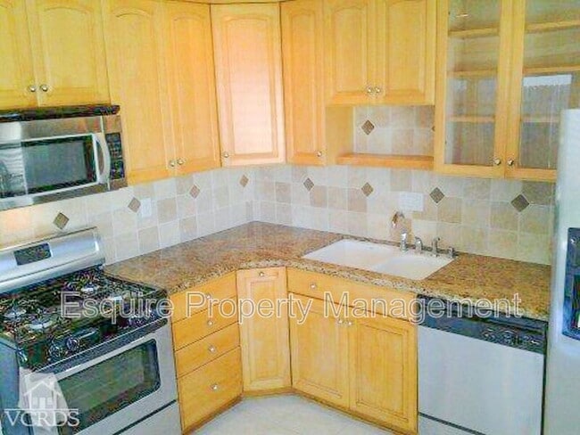 Building Photo - 5219 Meadowview Dr