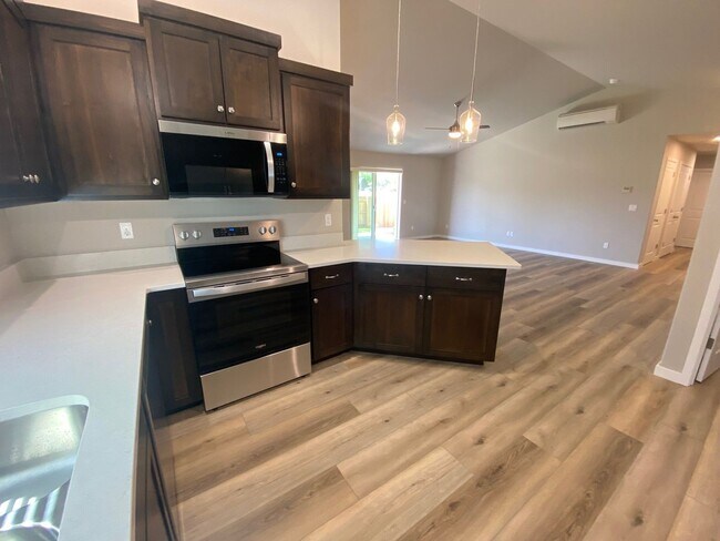 Building Photo - Brand New House in Winston!