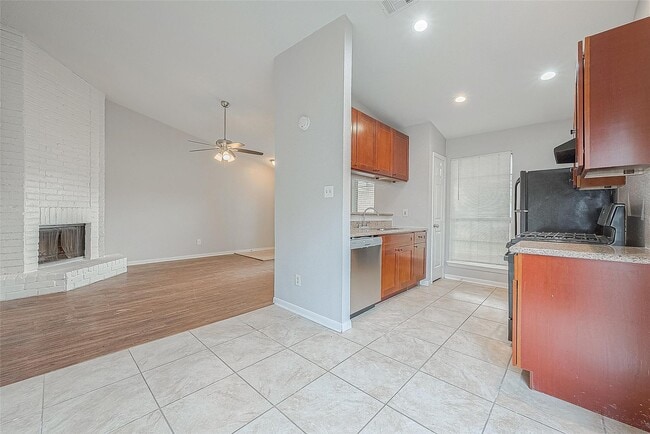 Building Photo - 11203 Pender Ln